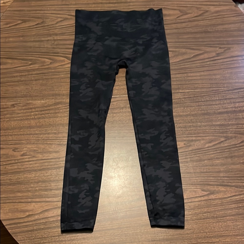 Spanx 1X Black Camo Leggings